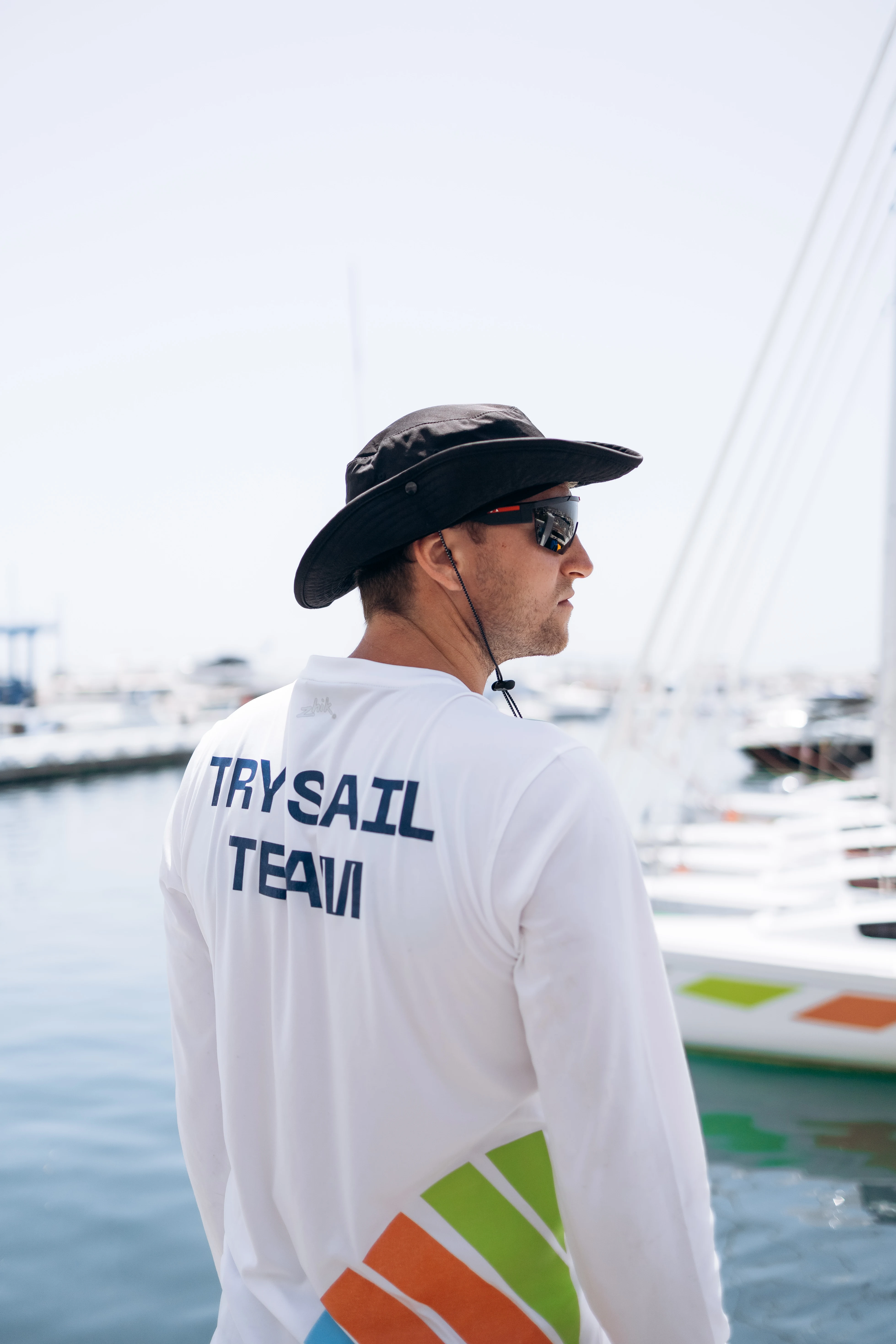 Denis Kotlyarov coaching sailors during a TRY SAIL session.